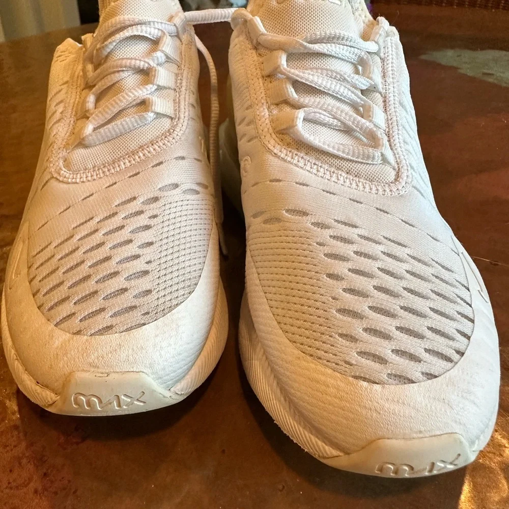 Nike White Air Max Sneakers Modern Sporty Design - Picture 7 of 7